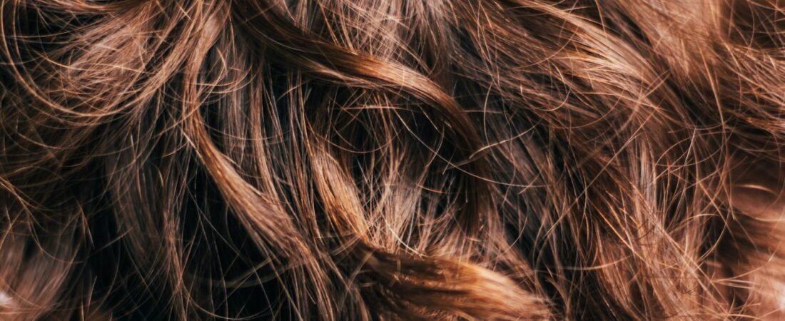 Cabello graso: causas y cómo cuidarlo